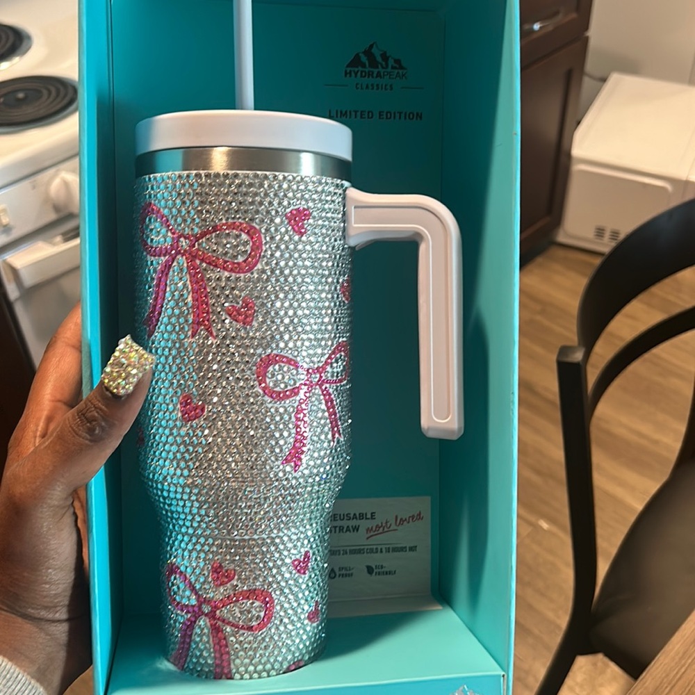 Hydra peak limited edition bow tumbler